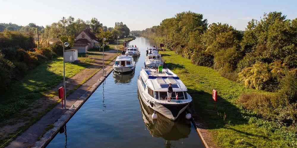 family boating holidays