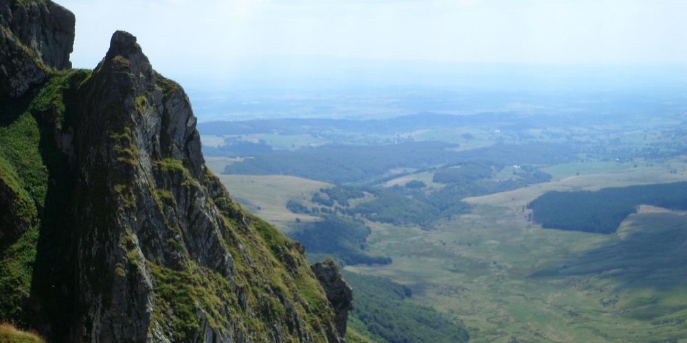 puy-de-sancy-peaks-overlooking-dordogne-valley-spring-holidays-2022