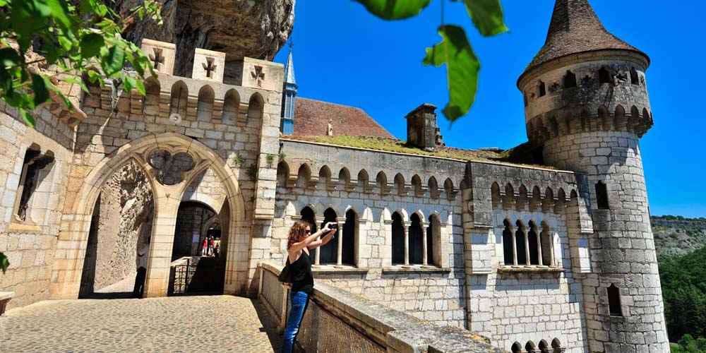 taking-photos-on-the-battlements-of-rocamadour-france-spring-2022