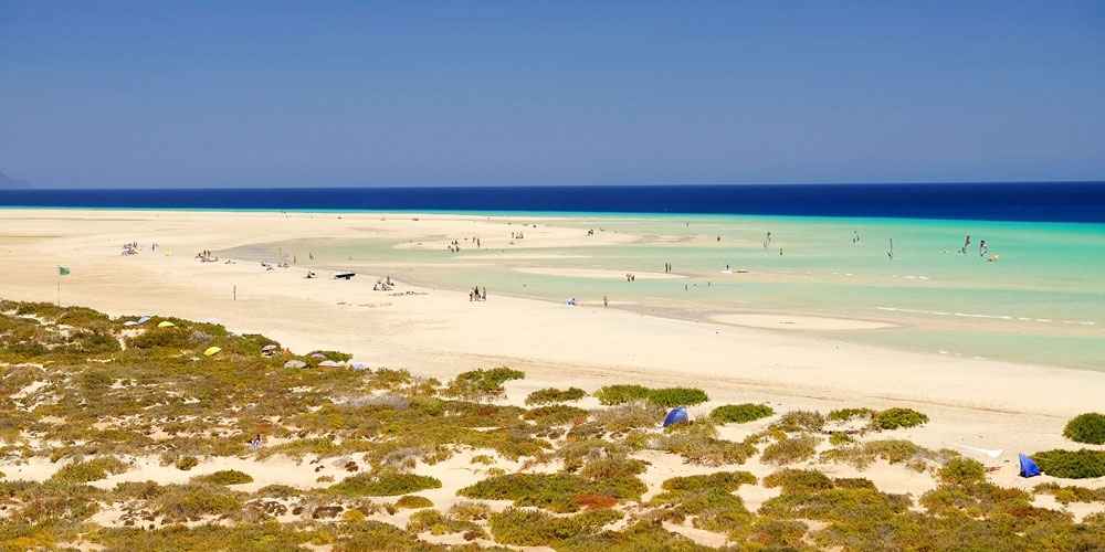 huge-windswept-beach-with-blue-seas-golden-sands