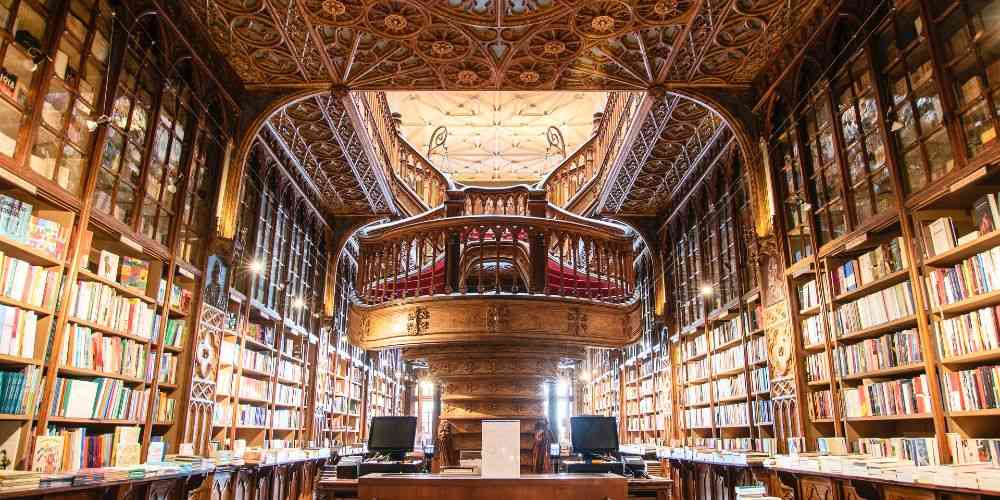 interior-of-livraria-lello-porto-historic-bookshop-and-tourist-attraction