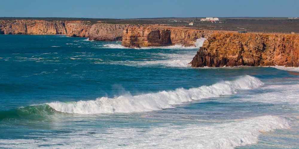 atlantic-waves-batter-high-cliffs-on-the-algarve-coast-2022