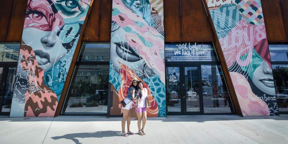 girls-with-street-art-miami-2022