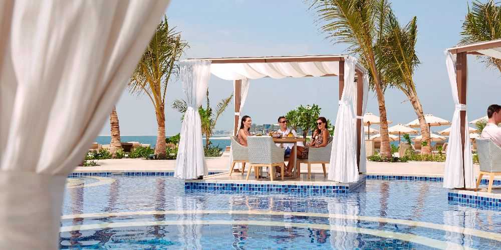 waldorf-astoria-palm-jumeirah-poolside-cabanas 