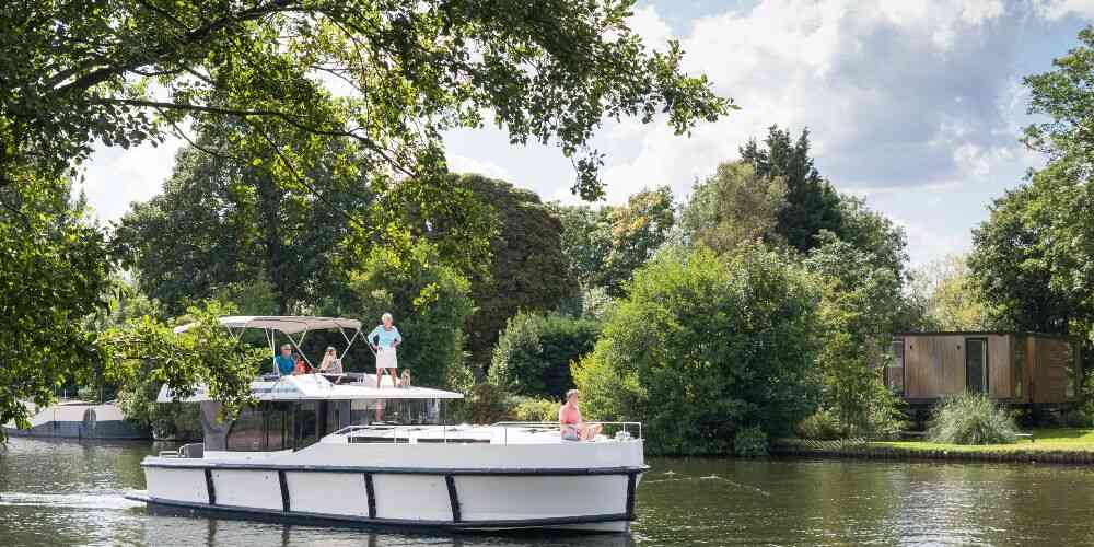 Le Boat UK family boating holidays Thames river cruise summer