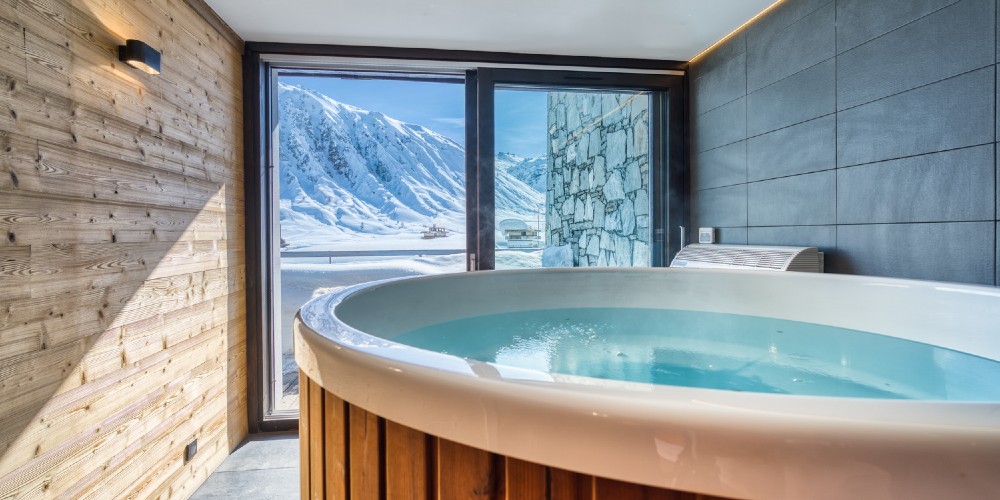 chalet-arktic-hot-tub-tignes-france-family-holidays-esprit-ski-2022
