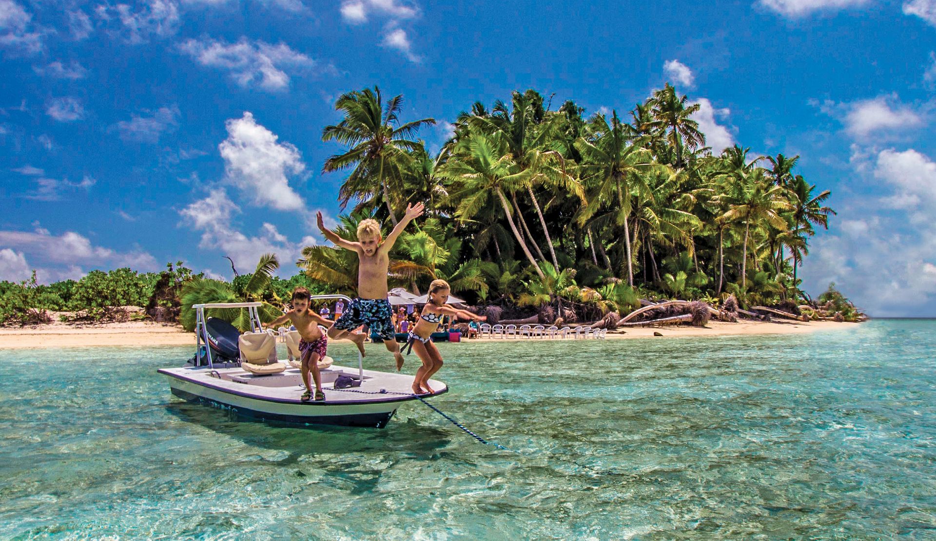 kids-on-blue-safari-boat-tour-ile-alphonse-seychelles