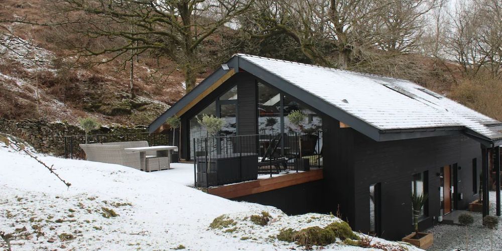 vrbo-luxury-holiday-home-snowy-coniston-water-easy-family-winter-breaks-lake-district