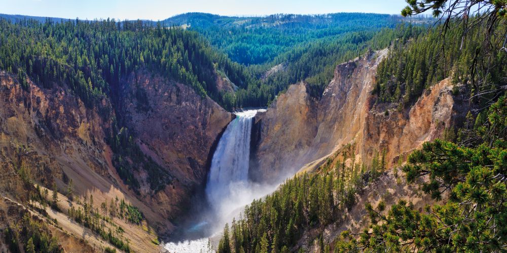 yellowstone-falls-yellowstone-national-park-montana-usa-summer