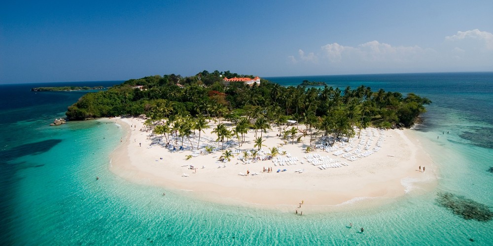 fun-caribbean-island-vacations-cayo-levantado-dominican-republic 