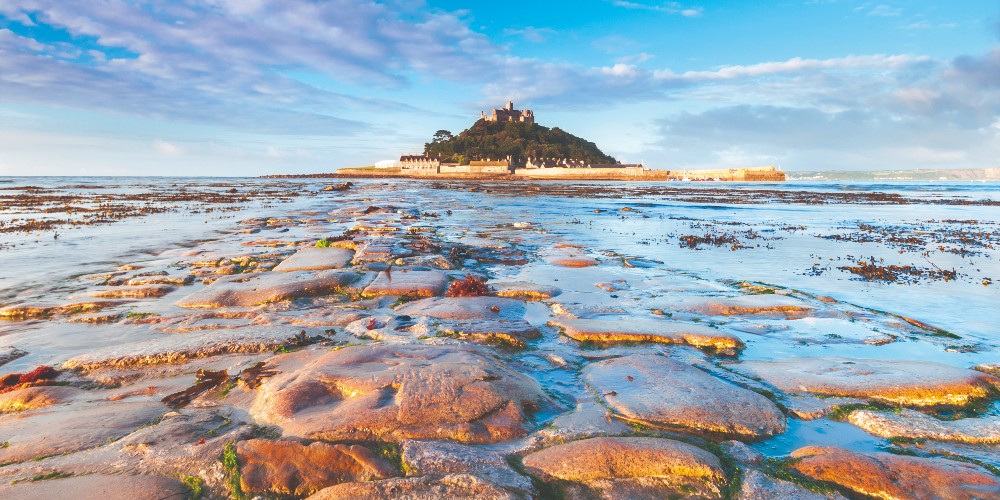 causeway-to-st-michaels-mount-seen-from-mazarion-at-low-tide-on-sunny-day-with-st-michaels-mount-in-distance