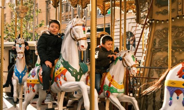 french-covid-rules-kids-on-carousel-le-capitol-toulouse-city-centre-france-dat-vo