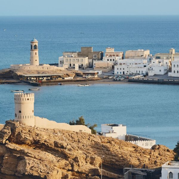 lighthouse-watchtowers-and-white-houses-oman