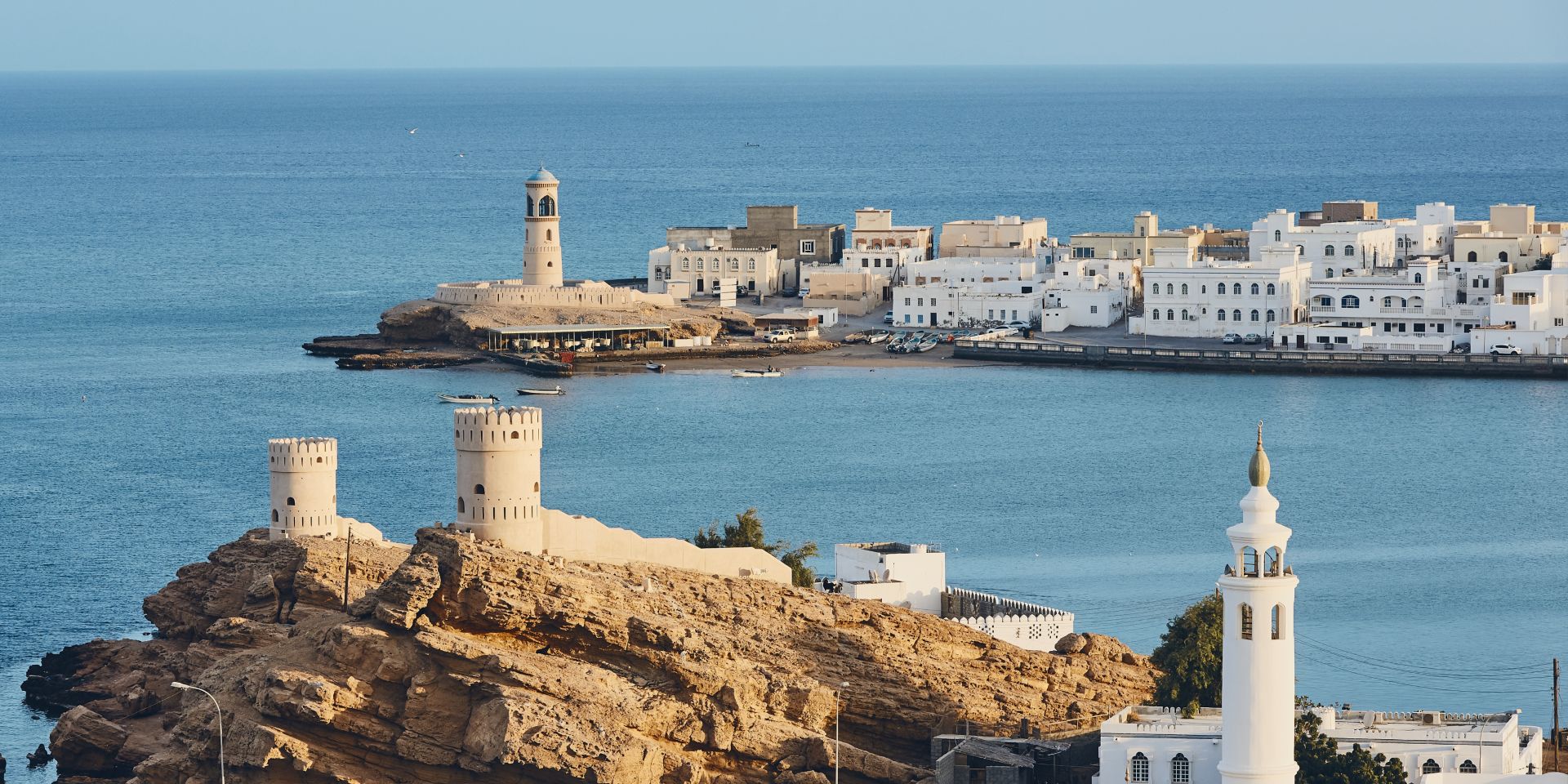 lighthouse-watchtowers-and-white-houses-oman