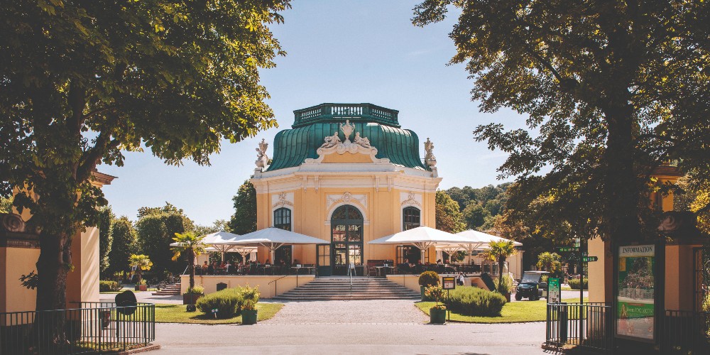 tiergarten-schonbrunn-zoo-kaiserpavilion-vienna-family-rail-holidays-austria