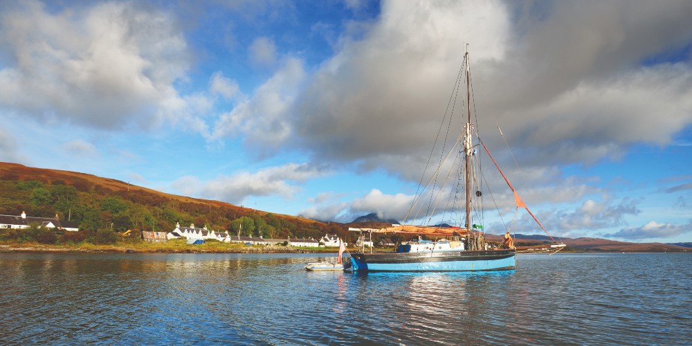gaff-cutter-sailing-past-craighouse-paps-of-jura-Scotland