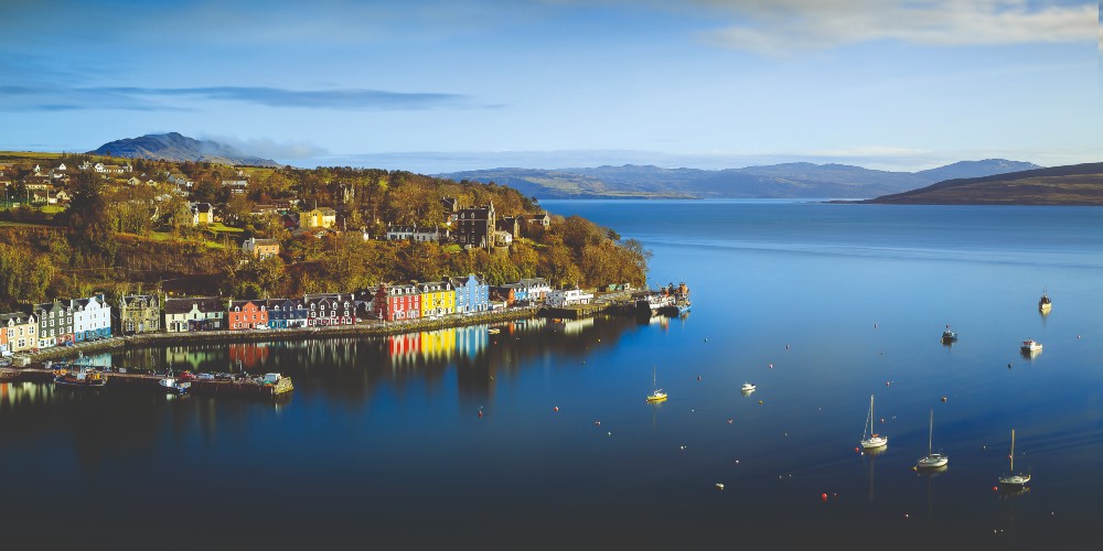 tobermory-isle-of-mull-harbour-view-overlooking-sound-of-mull-family-traveller-hebrides-holidays