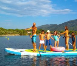 family-of-five-on-mega-paddleboard-kassandra-peninsula-northern-greece-summer-guide-2022