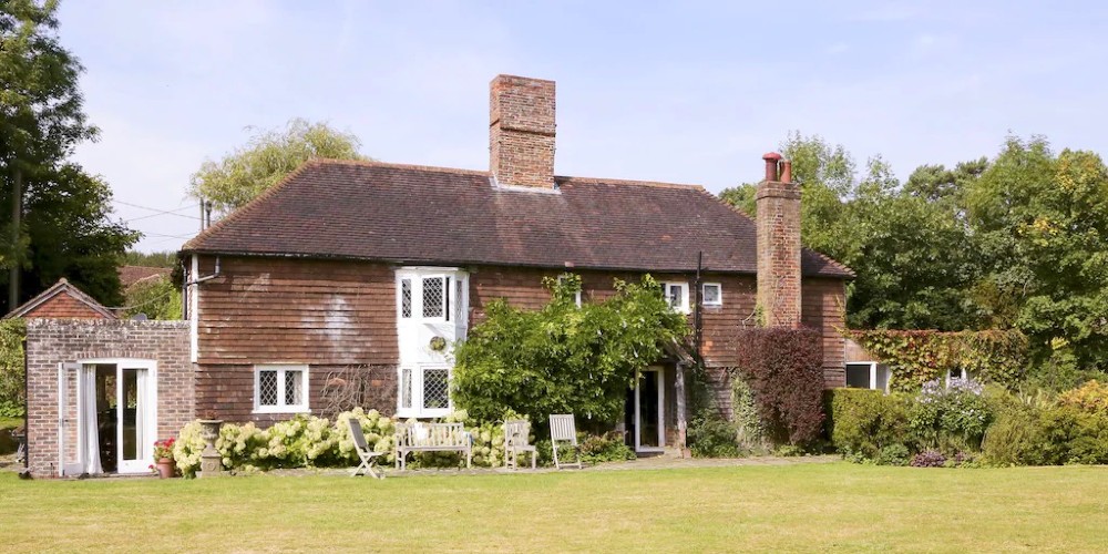 bibleham-cottage-best-family-holiday-homes-east-sussex-countryside-vrbo-spring-2022