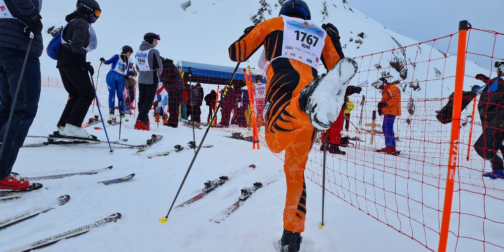 murren-switzerland-inferno-ski-race-2022-skiers-warming-up-at-starting-line-family-traveller