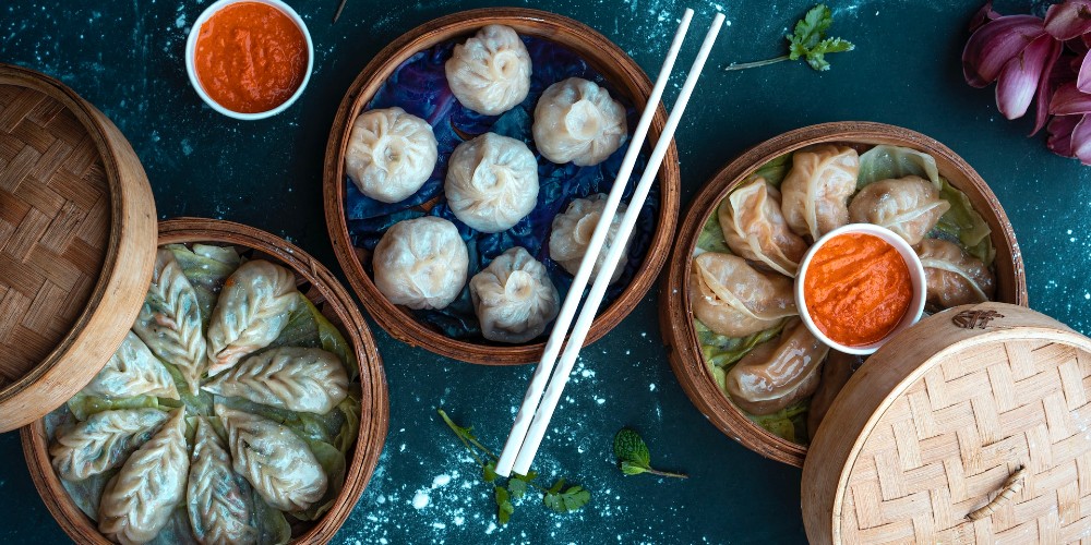 dimsum-in-bamboo-steamers-on-table-nyc-family-traveller-magazine-2022 