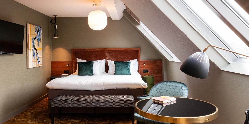 double-bedroom-mai-hotel-chinatown-amsterdam-family-weekend-break-2022
