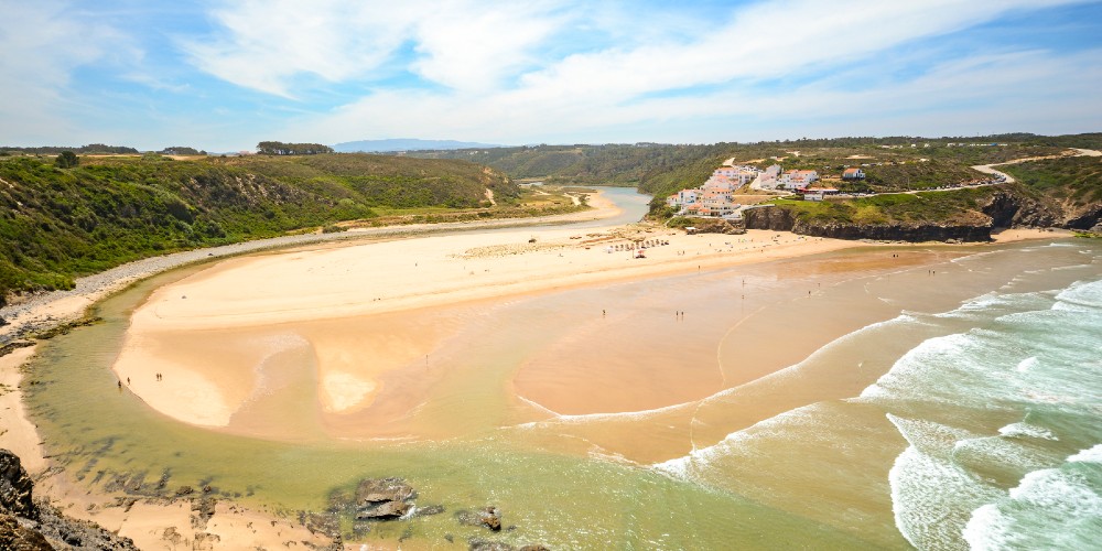 praia-de-odeceixe-aerial-view-of-beach-south-west-portugal-family-traveller-2022