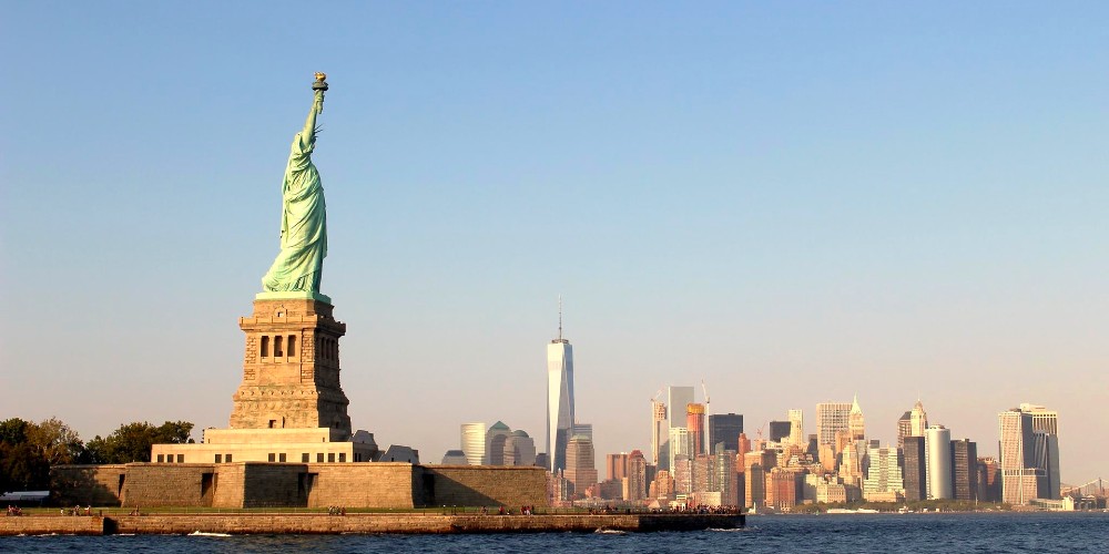 statue-of-liberty-and-manhattan-skyline-new-york-for-families-family-traveller-magazine-2022