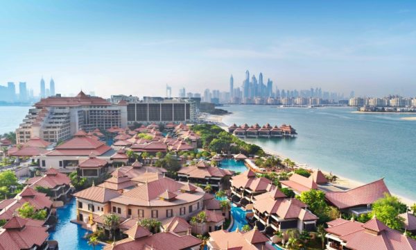 aerial-anantara-the-palm-resort-dubai-hotels-overview-of-villas-dubai-skyline-in-distance