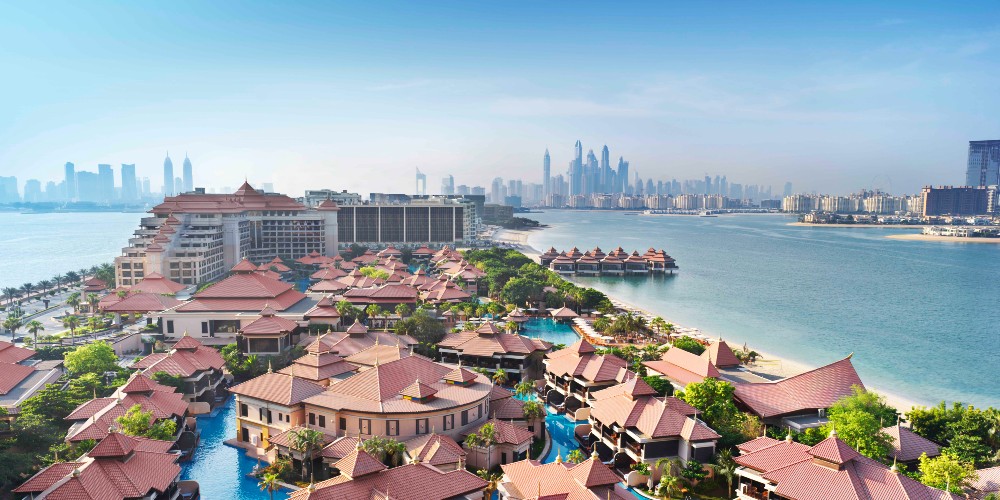 aerial-anantara-the-palm-resort-dubai-hotels-overview-of-villas-dubai-skyline-in-distance