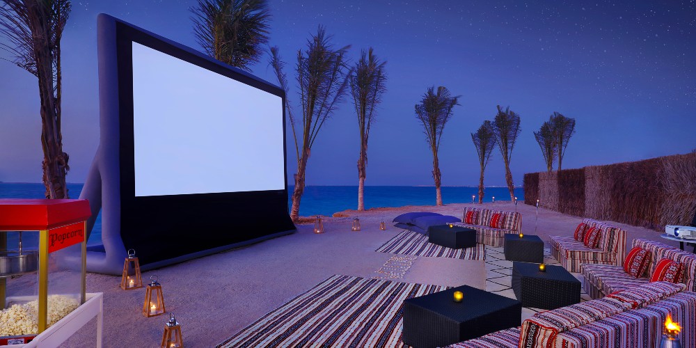 anantara-world-islands-dubai-hotels-cinema-under-the-stars-beach-movie-night-2022 