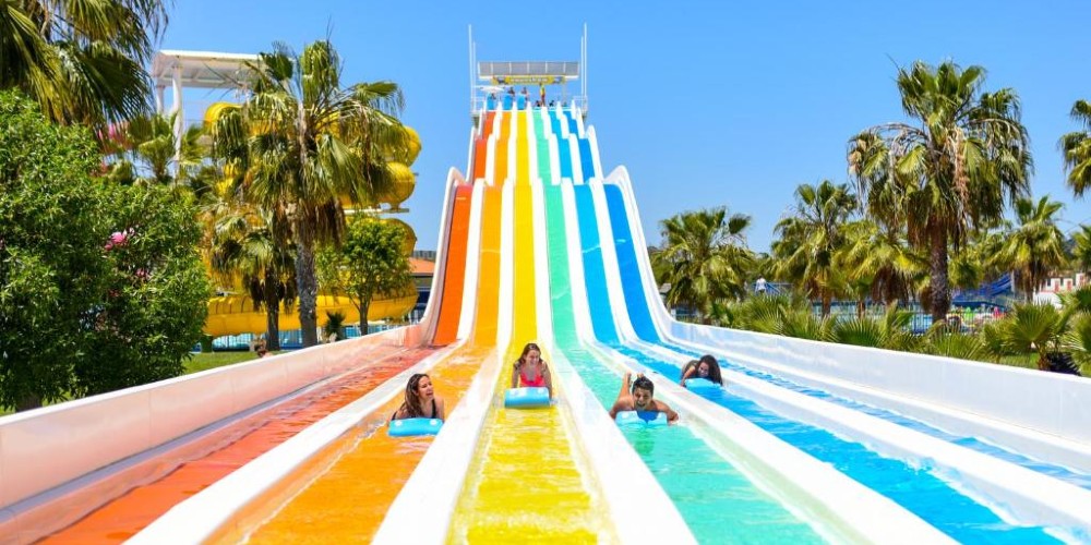 aquashow-park-hotel-waterslide-waterpark-albufeira-portugal-family-activity-guide-2022
