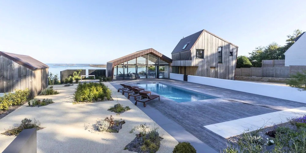 contemporary-seaside-villa-finistere-brittany-sea-view-swimming-pool-vrbo-european-holiday-homes-2022