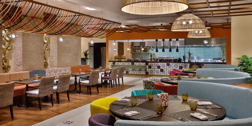 crescendo-restaurant-interior-anantara-the-palm-resort-united-arab-emirates-family-holidays-2022