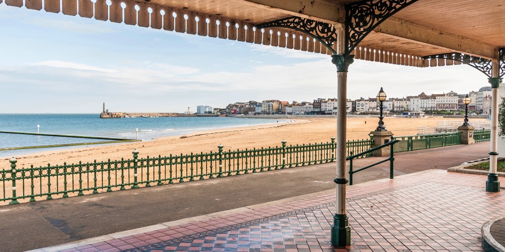 margate-bay-england-victorian-seaside-town-british-beach-holidays-guide-2022-family-traveller