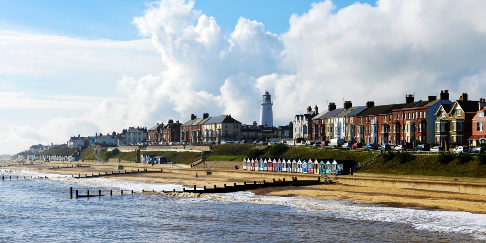 southwold-suffolk-england-seafront-beach-promenade-victorian-houses-lighthouse-2022
