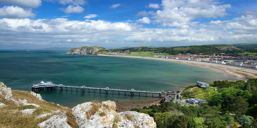 view-of-llandudno-town-victorian-pier-sea-great-orme-british-seaside-holidays-2022-family-traveller