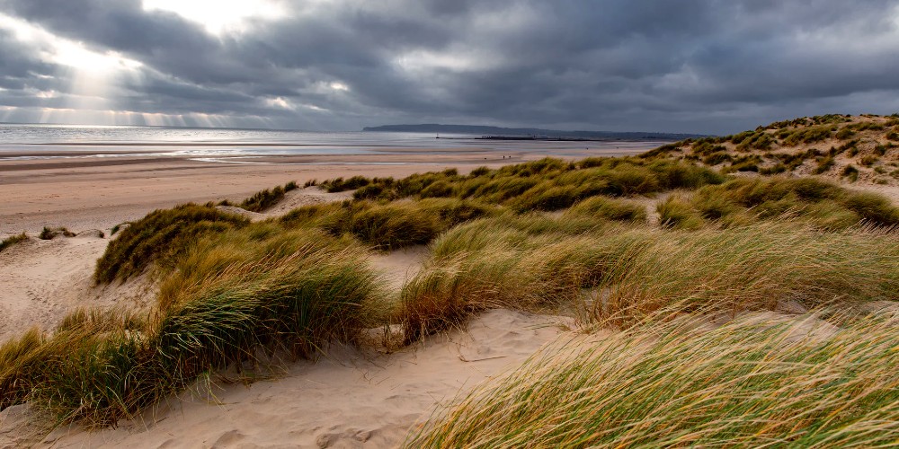 camber-sands-sand-dunes-beach-grass-ocean-east-sussex-stormy-day