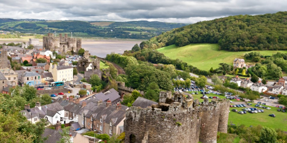 welsh-holiday-homes-conwy-town-conwy-castle-countryside-clwyd-north-wales-summer