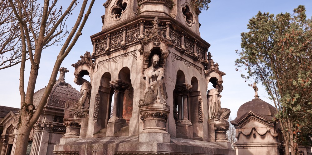 gothic-tomb-pere-lachaise-cemetery-2022