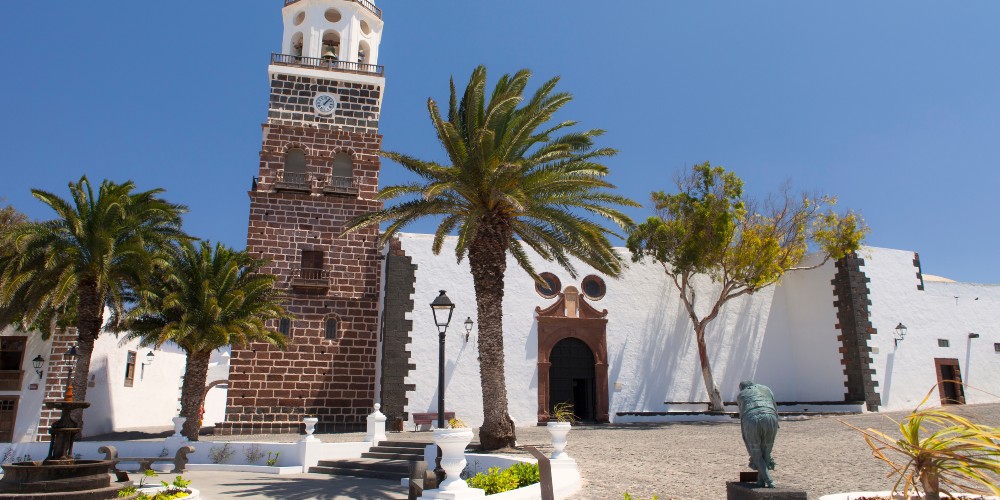 medieval-market-square-teguise-canary-islands-spain