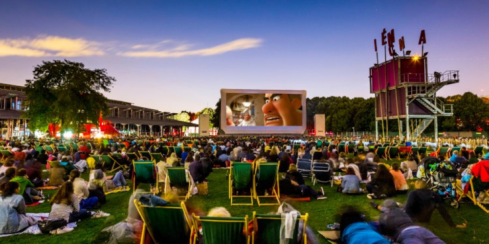 outdoor-cinema-parc-de-la-villette-paris-holiday-freeby