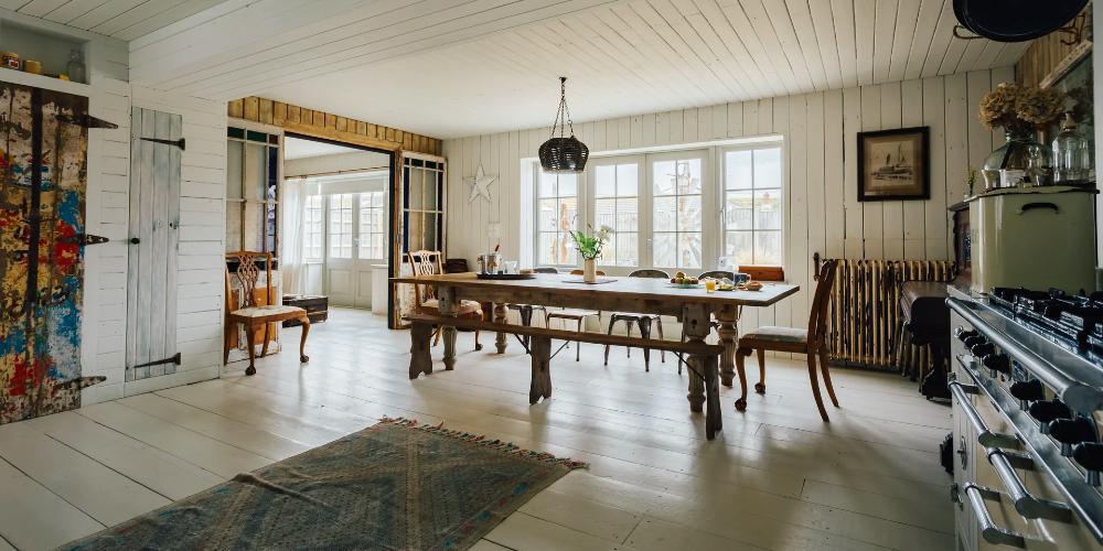 plum-guide-holiday-homes-camber-sands-east-sussex-shabby-chic-kitchen-dining-room