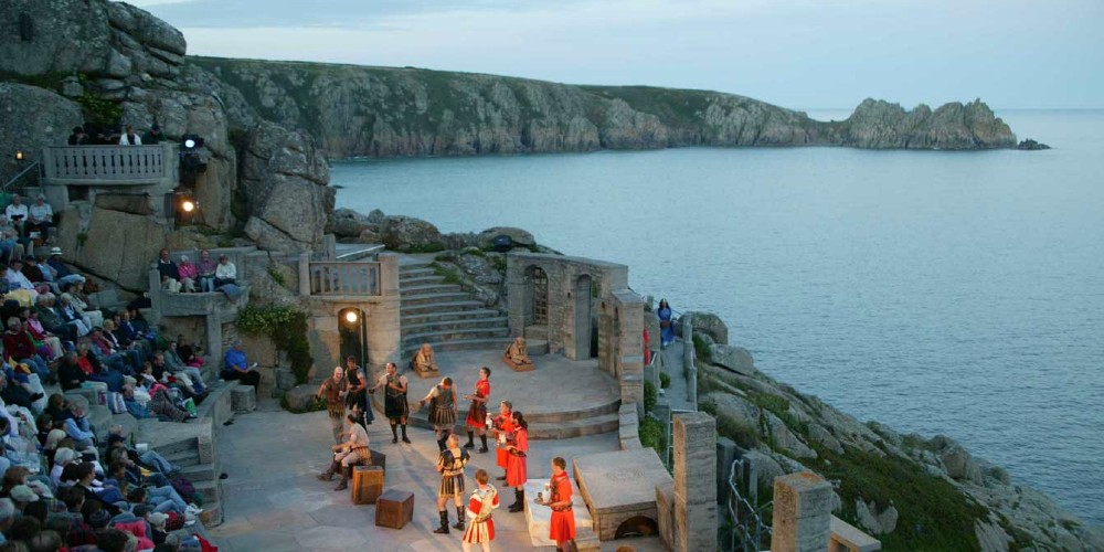 the-minack-theatre-performance-evening-cornwall-2022-horrible-histories