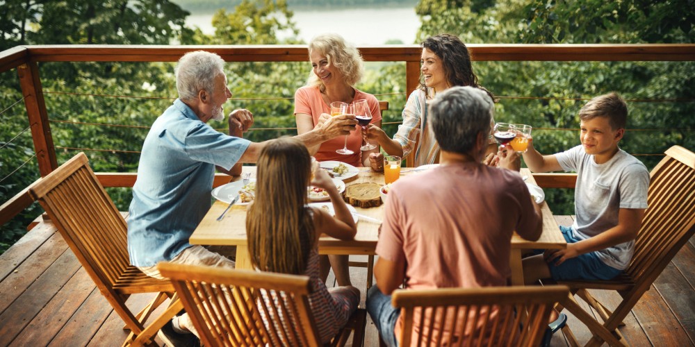 multi-generational-family-eating-alfresco-tripbeat-holiday-deals