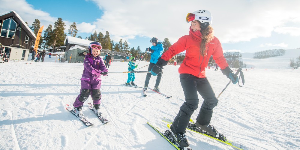child-ski-lessons-geilo-resort-norway-ski-holidays