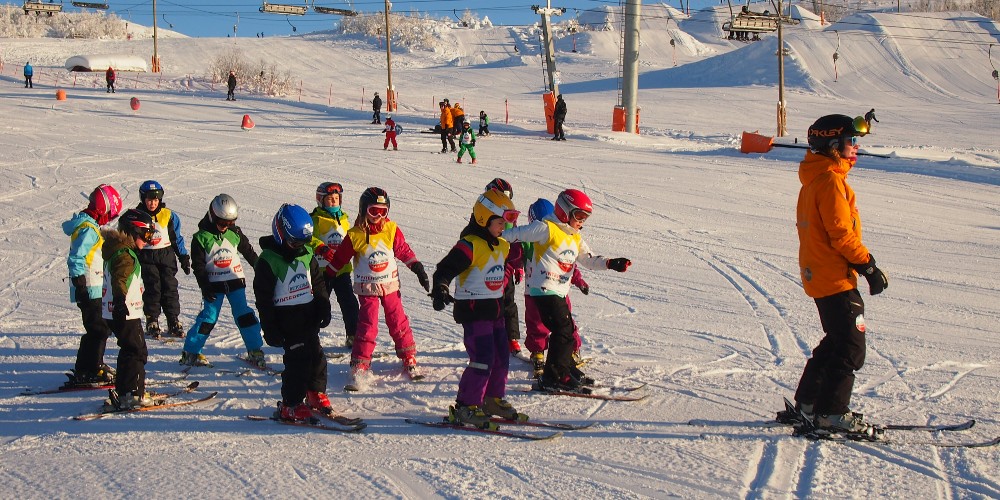 children-instructor-beitostølen-ski-school-norway-2022