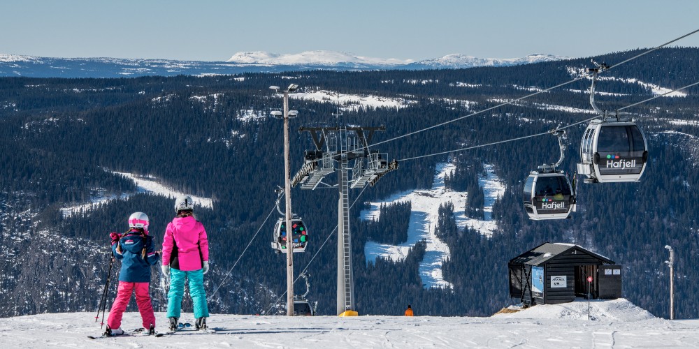 cable-cars-forest-views-hafjell-norway-skiing-holidays-2022