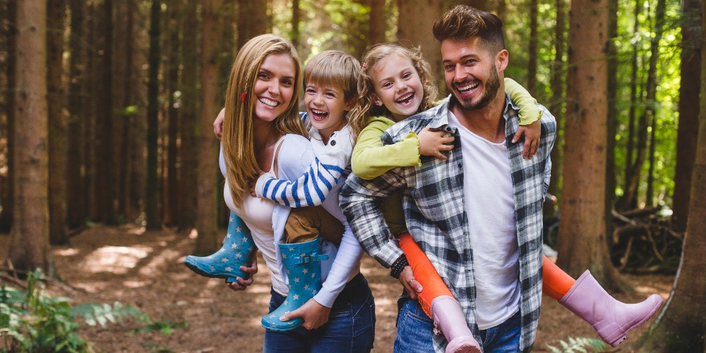 family-forest-world-smile-day-tripbeat