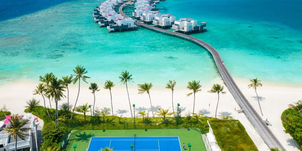 jumeirah-maldives-tennis-court-beachfront-indian-ocean